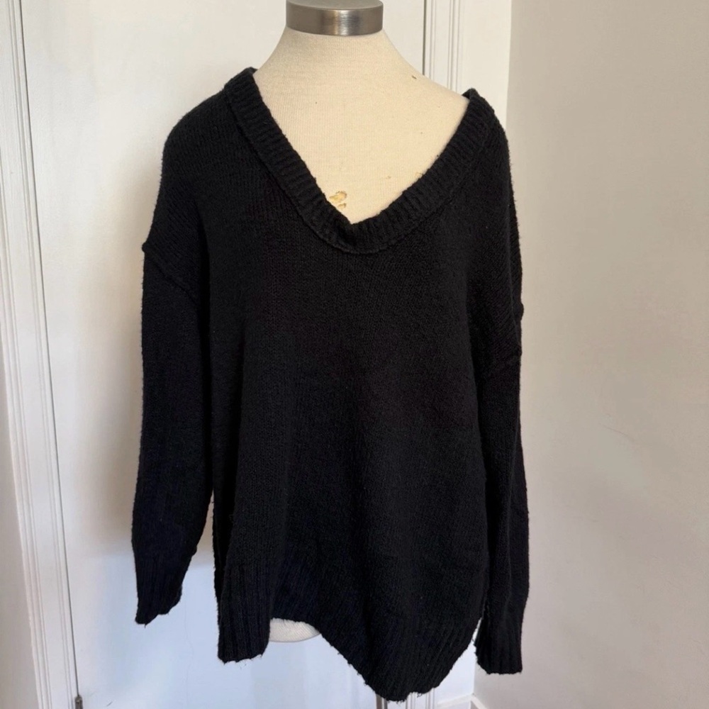 Free People Black Boucle Knit
Oversized V-Neck Sweater Size XS